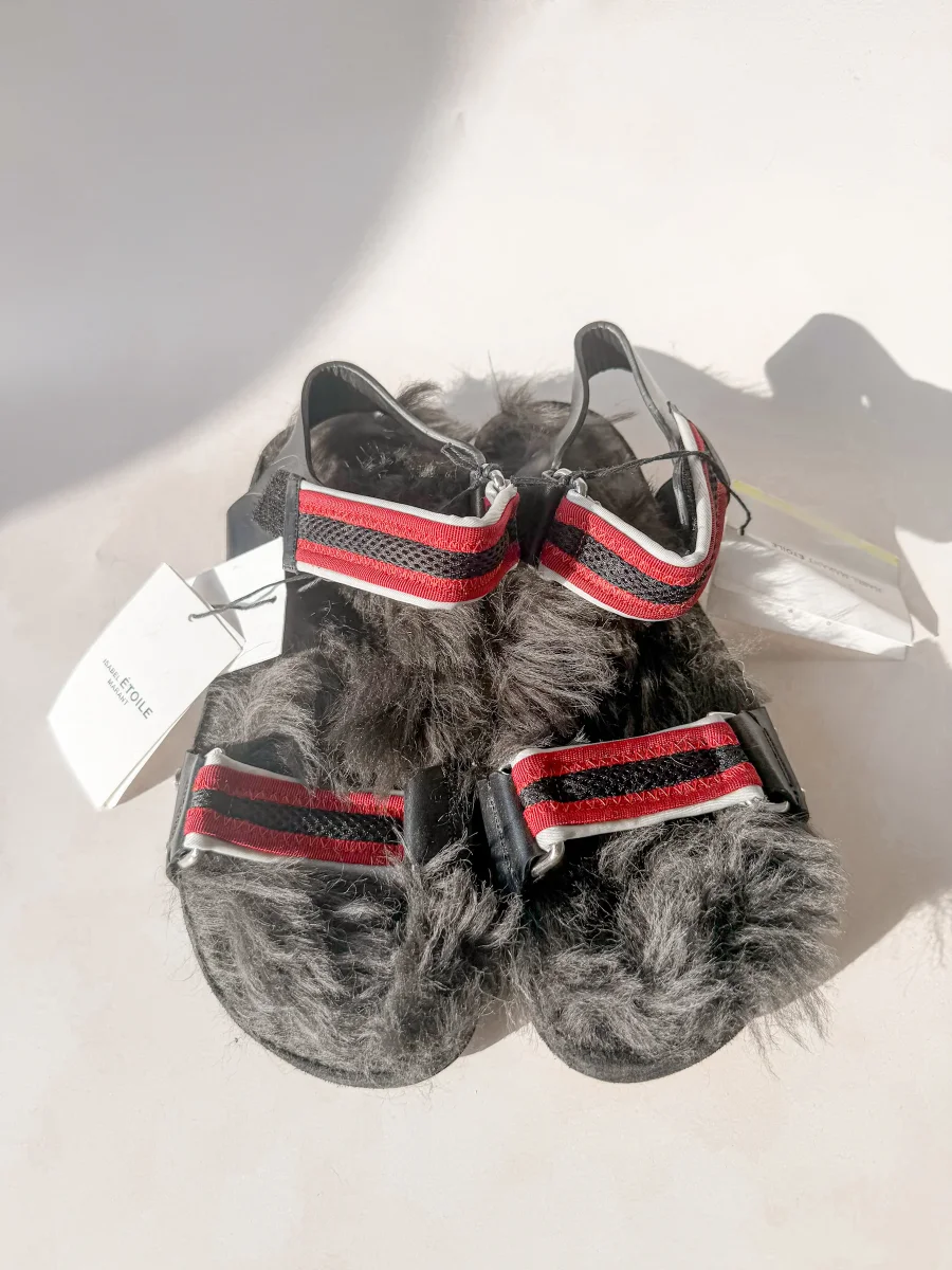 Isabel Marant Etoile Black Fluffy Shearling Lined Strappy Sandals - Imagen 4