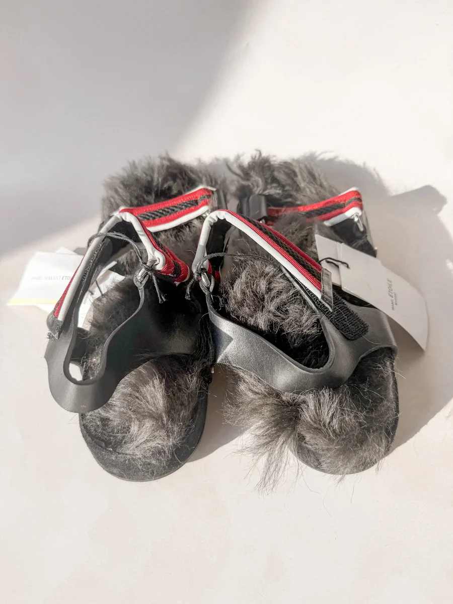 Isabel Marant Etoile Black Fluffy Shearling Lined Strappy Sandals - Imagen 5