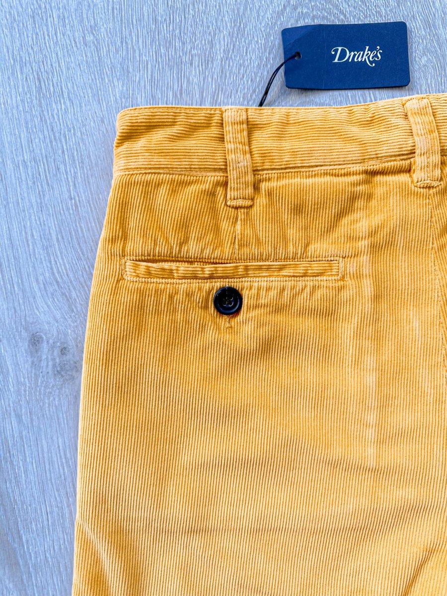 Drake's Fatigue Mustard Yellow Cotton Corduroy Needlecord Shorts - Imagen 4