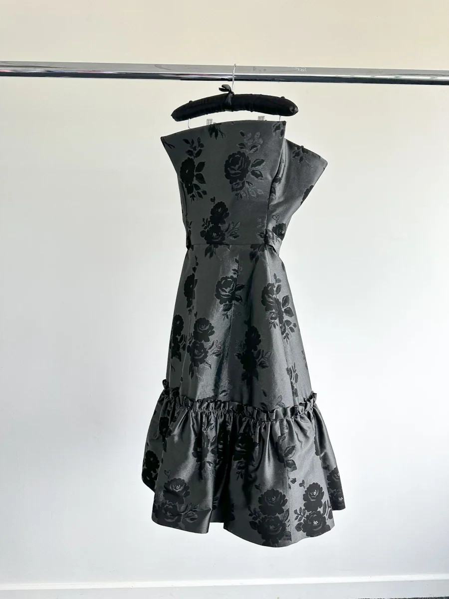 The Vampire's Wife Endurance Black Floral Jacquard Satin Strapless Evening Dress - Imagen 5
