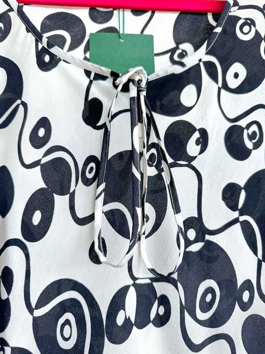 Rixo London Celeste Psychedelic Monochrome Klimt Silk Summer Mini Dress - Imagen 4