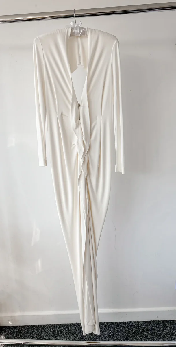 Roland Mouret Bridal Ivory Open-Back Ruffle Detail Compeyson Gown - Imagen 8