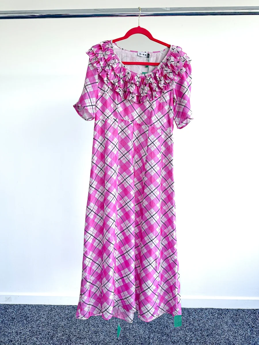 RIXO London Mariana Pink Check Print Ruffle Neck Silk Midi Dress - Imagen 4