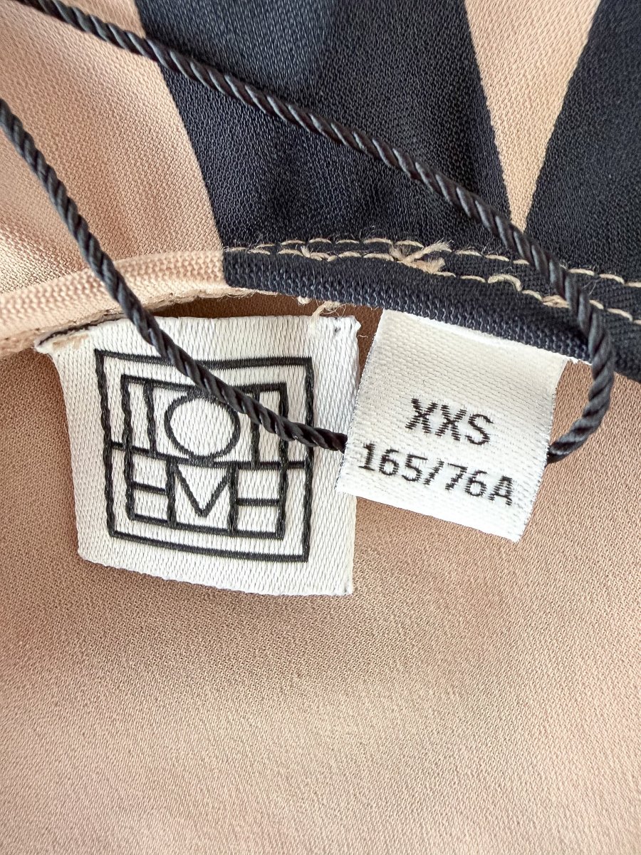 Toteme Logo Monogram One-Piece Swimsuit - Imagen 7