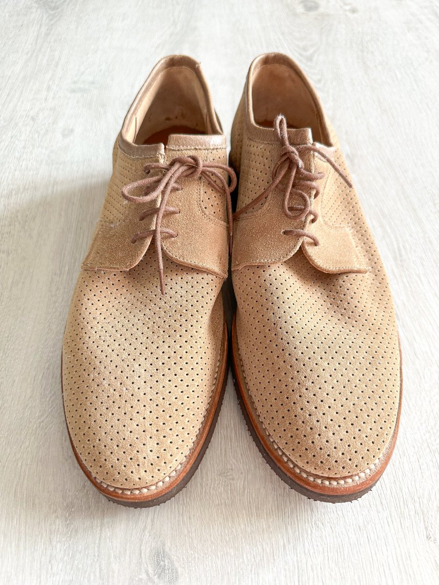 Private White V.C X Grenson Williams Perforated Suede Derby Shoe In Mushroom Brown - Imagen 4