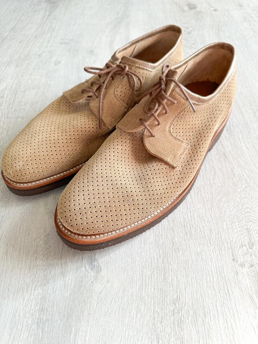 Private White V.C X Grenson Williams Perforated Suede Derby Shoe In Mushroom Brown - Imagen 3