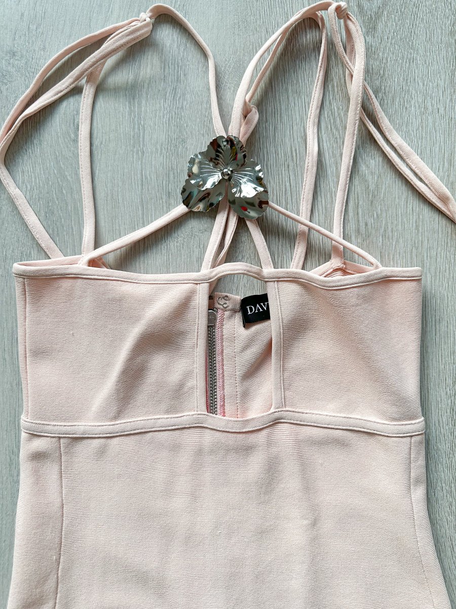 DAVID KOMA Flower Embellished Strappy Pink Mini Dress - Imagen 3