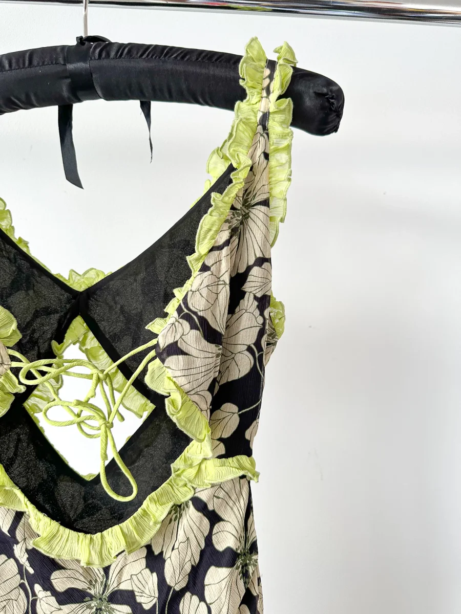 De La Vali Floral Chiffon Ruffle Cut-Out Olive Green Art Deco Mini Dress - Imagen 6