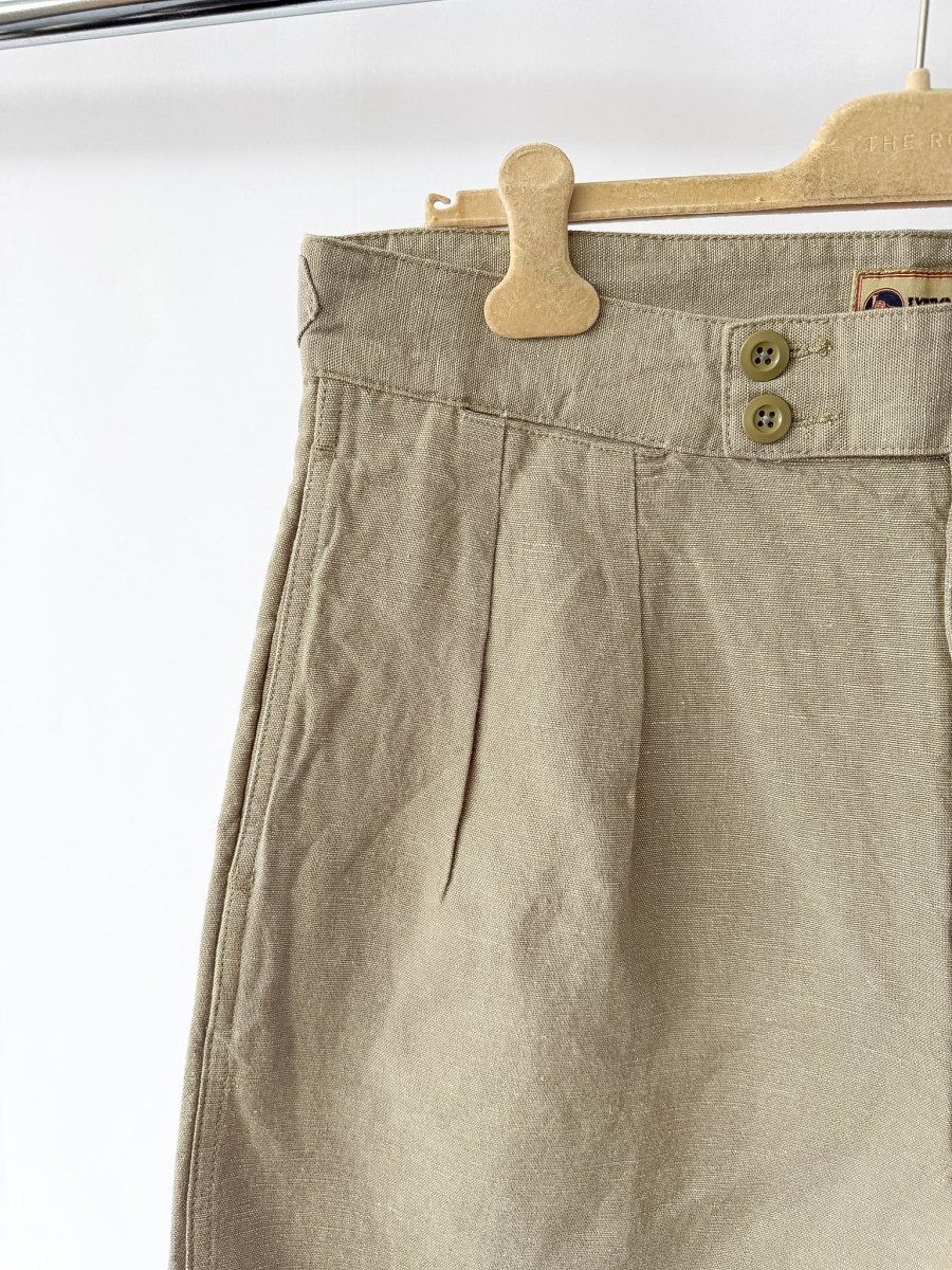 Nigel Cabourn P-54 Pleated Chino Cotton Linen Stone Shorts - Imagen 4