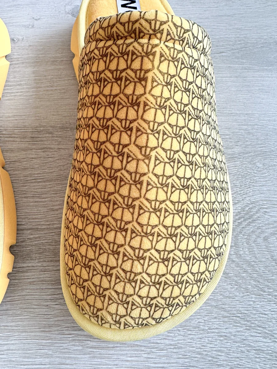 NAKED WOLFE Yellow Wolf Logo Print Velvet Sandals Slides - Imagen 7
