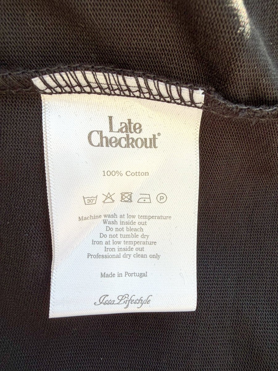 Late Checkout Black Room Service Tee Shirt - Imagen 6