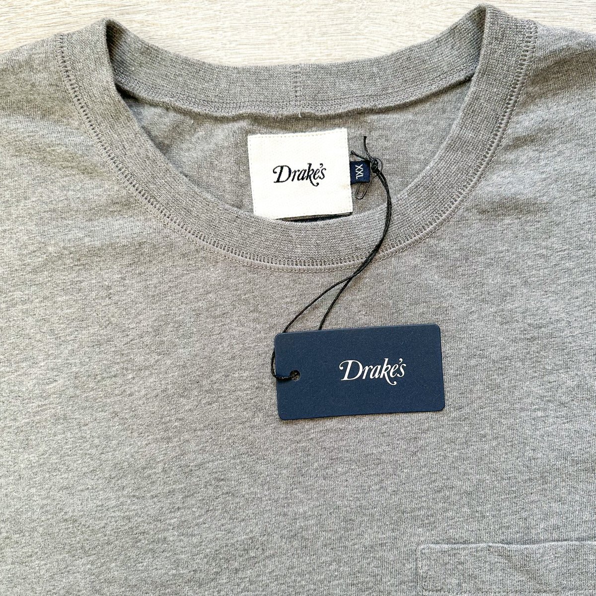 Drake's Grey Short Sleeve Chest Pocket Hiking Tee Shirt - Imagen 6