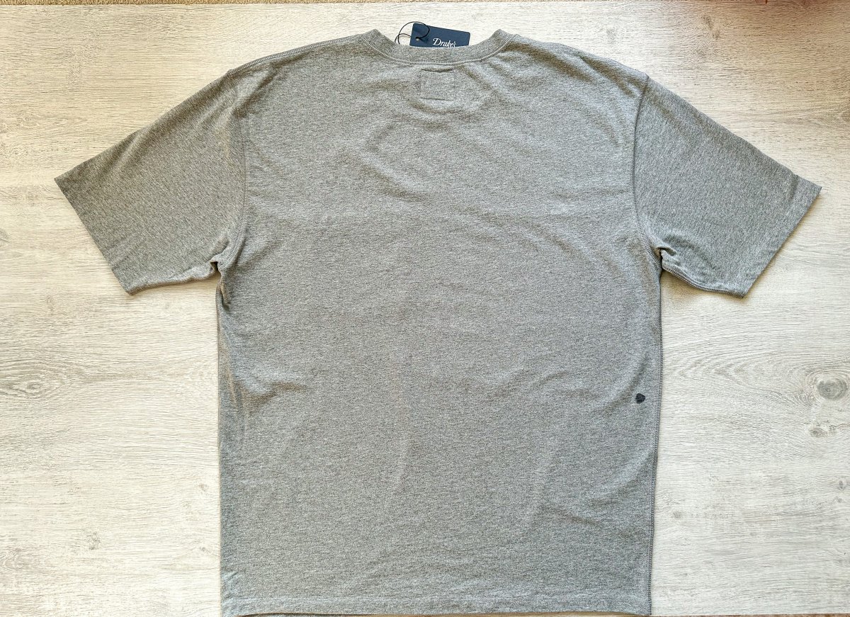 Drake's Grey Short Sleeve Chest Pocket Hiking Tee Shirt - Imagen 3