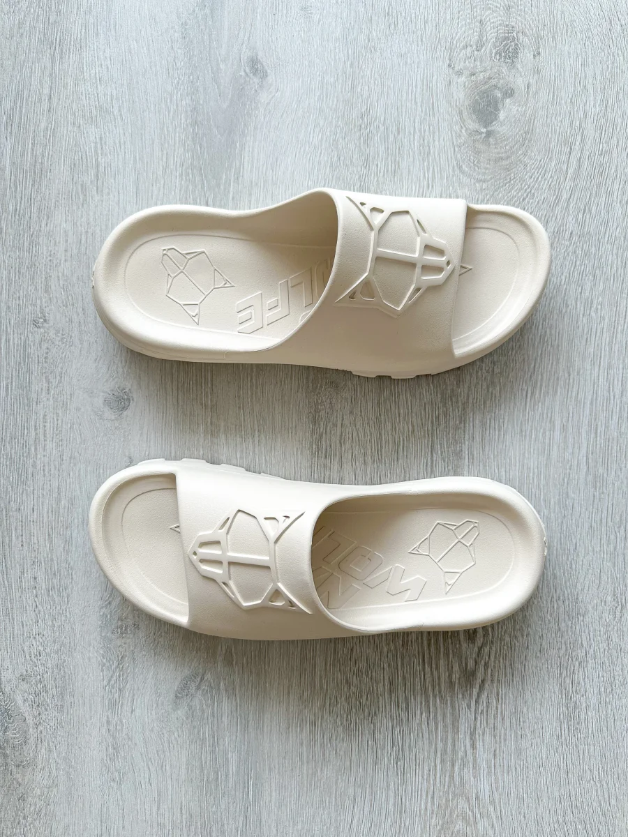 NAKED WOLFE Tommy Stone Cream Waterproof Wolf Embossed Sandals Slide - Imagen 3