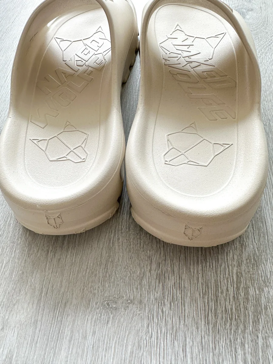 NAKED WOLFE Tommy Stone Cream Waterproof Wolf Embossed Sandals Slide - Imagen 8