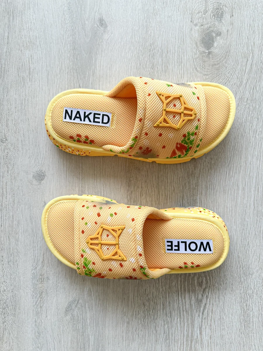 NAKED WOLFE Vegas Logo Embossed Yellow Mesh Sandals Slide - Imagen 3
