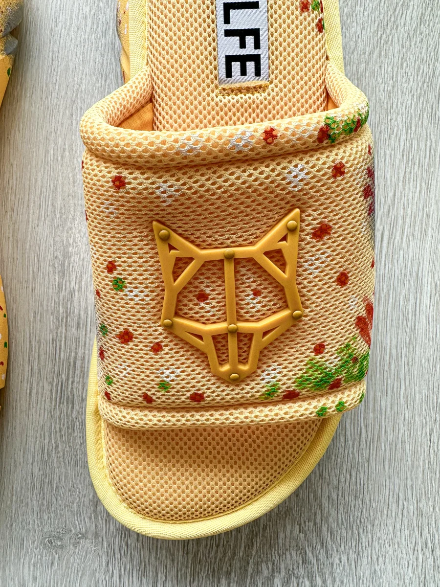 NAKED WOLFE Vegas Logo Embossed Yellow Mesh Sandals Slide - Imagen 5