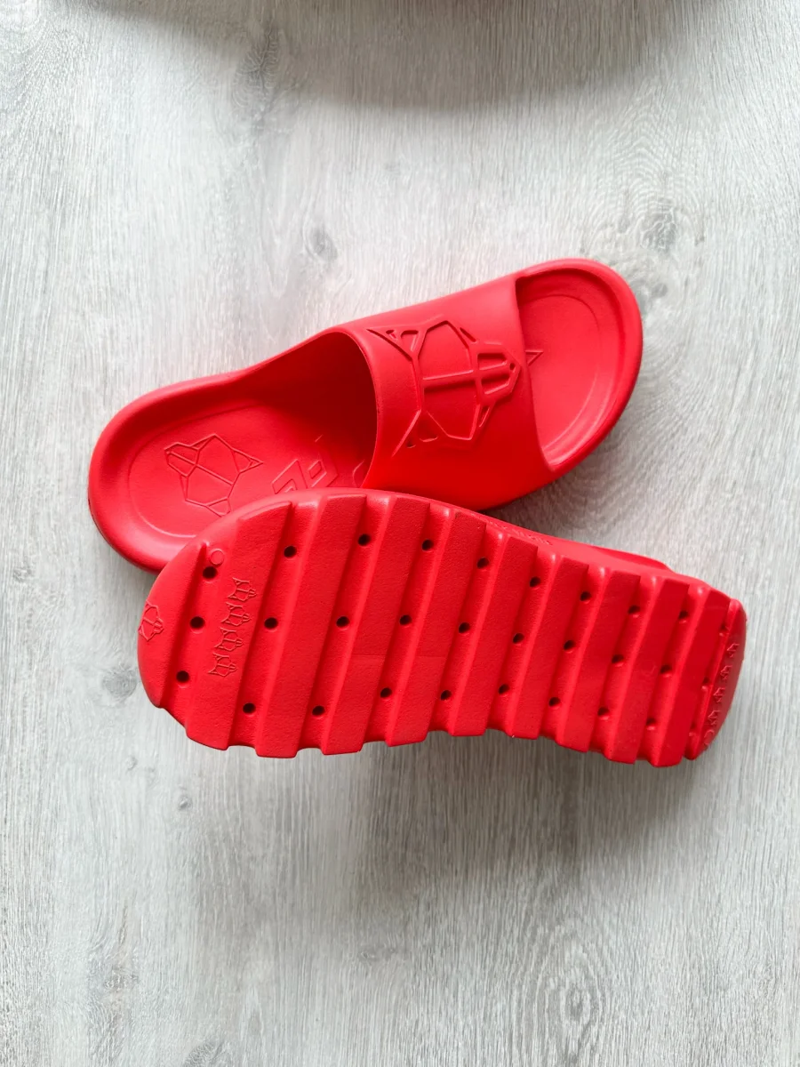 NAKED WOLFE Red Tommy Wolf Embossed Waterproof Sandals Slide - Imagen 8