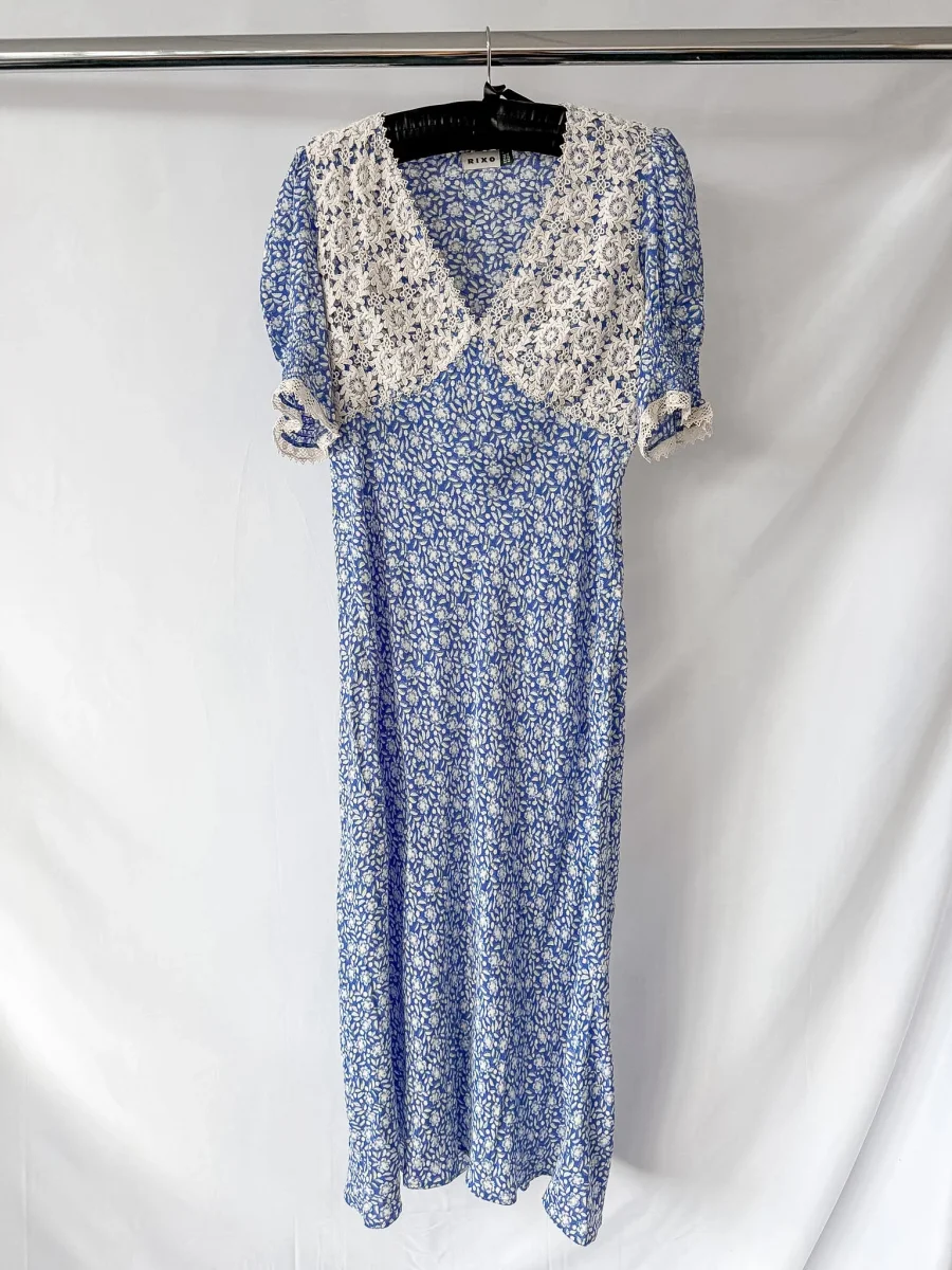 Rixo London Olga Blue Floral Print Crochet Lace Trim Panel Crepe Dress - Imagen 5
