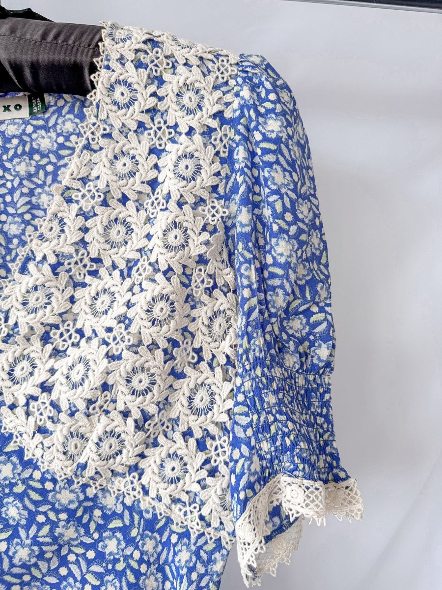 Rixo London Olga Blue Floral Print Crochet Lace Trim Panel Crepe Dress - Imagen 8