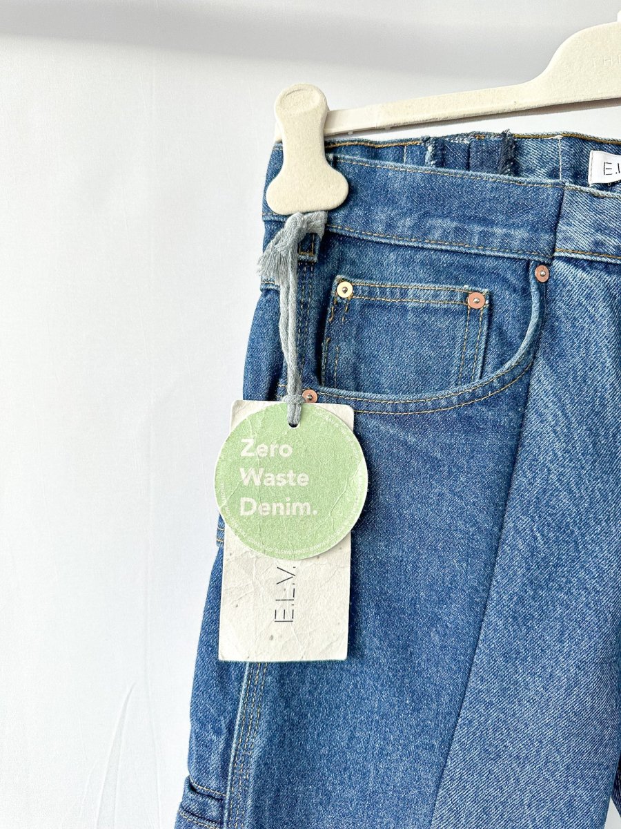 E.L.V. Denim Contrast Step Hem Straight Leg Jeans - Imagen 4