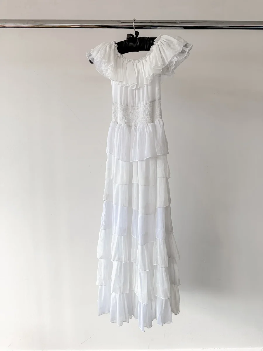 Amy Jane London White Aurelia Bardot Tiered Maxi Dress - Imagen 4