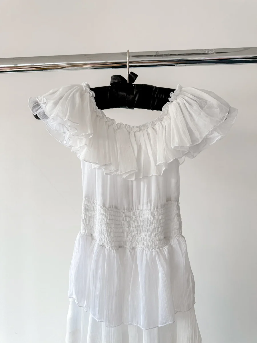 Amy Jane London White Aurelia Bardot Tiered Maxi Dress - Imagen 5