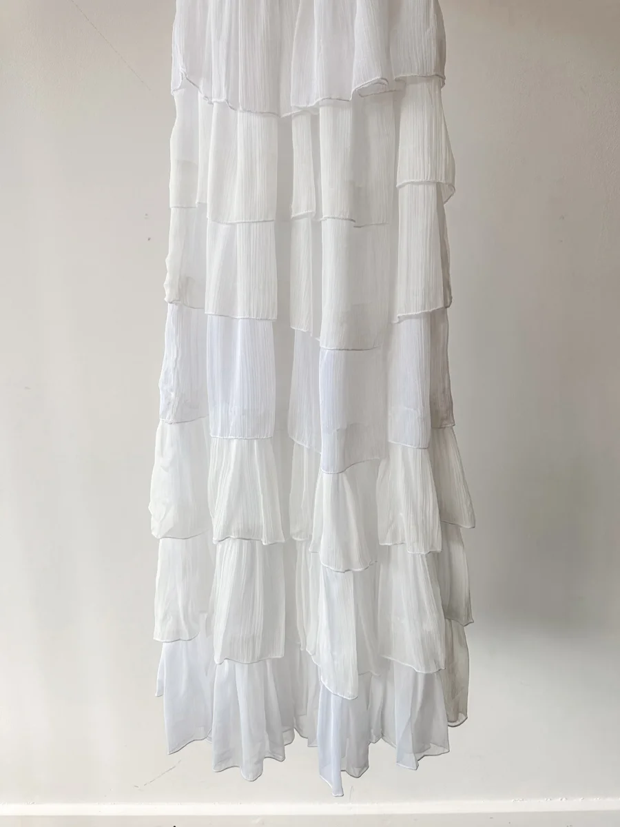 Amy Jane London White Aurelia Bardot Tiered Maxi Dress - Imagen 6