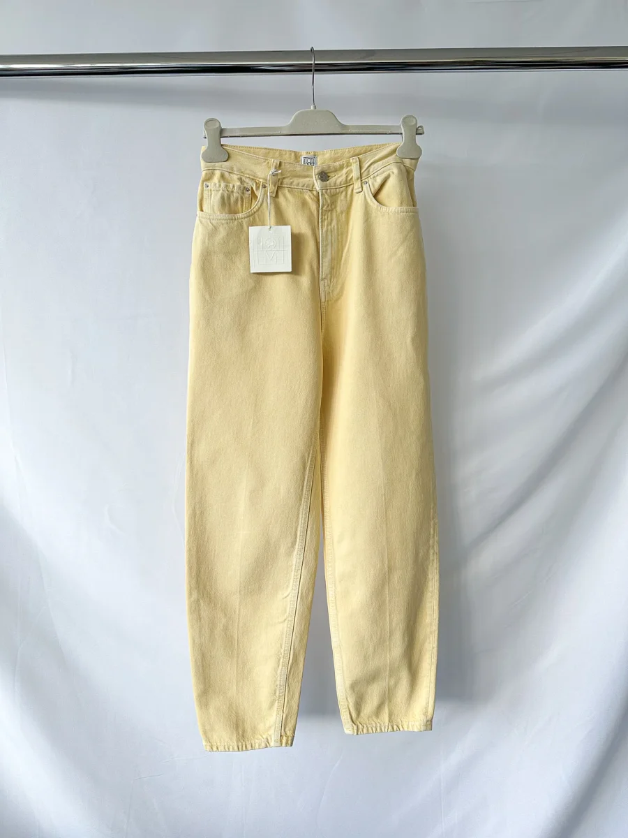 Toteme Yellow Tapered Leg Organic Cotton Denim Jeans - Imagen 2