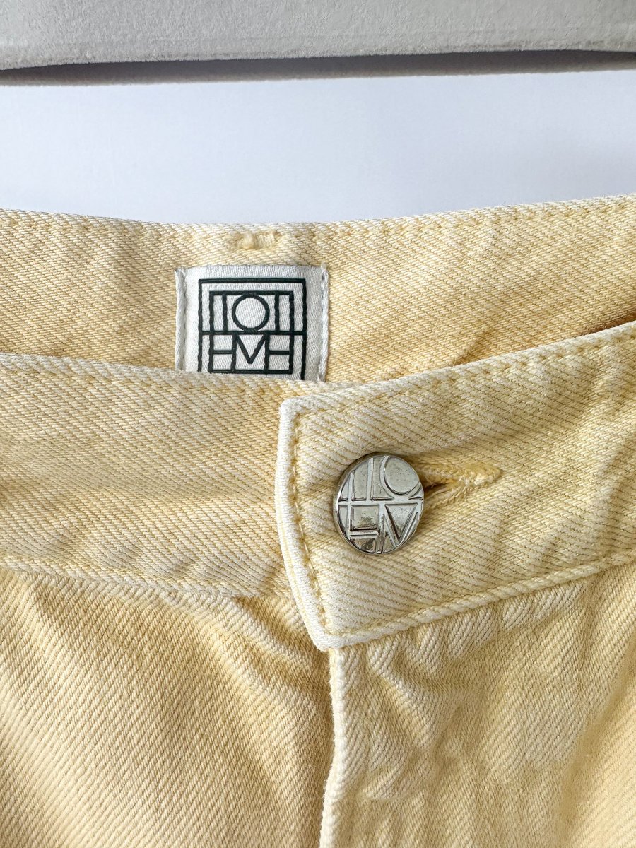 Toteme Yellow Tapered Leg Organic Cotton Denim Jeans - Imagen 3