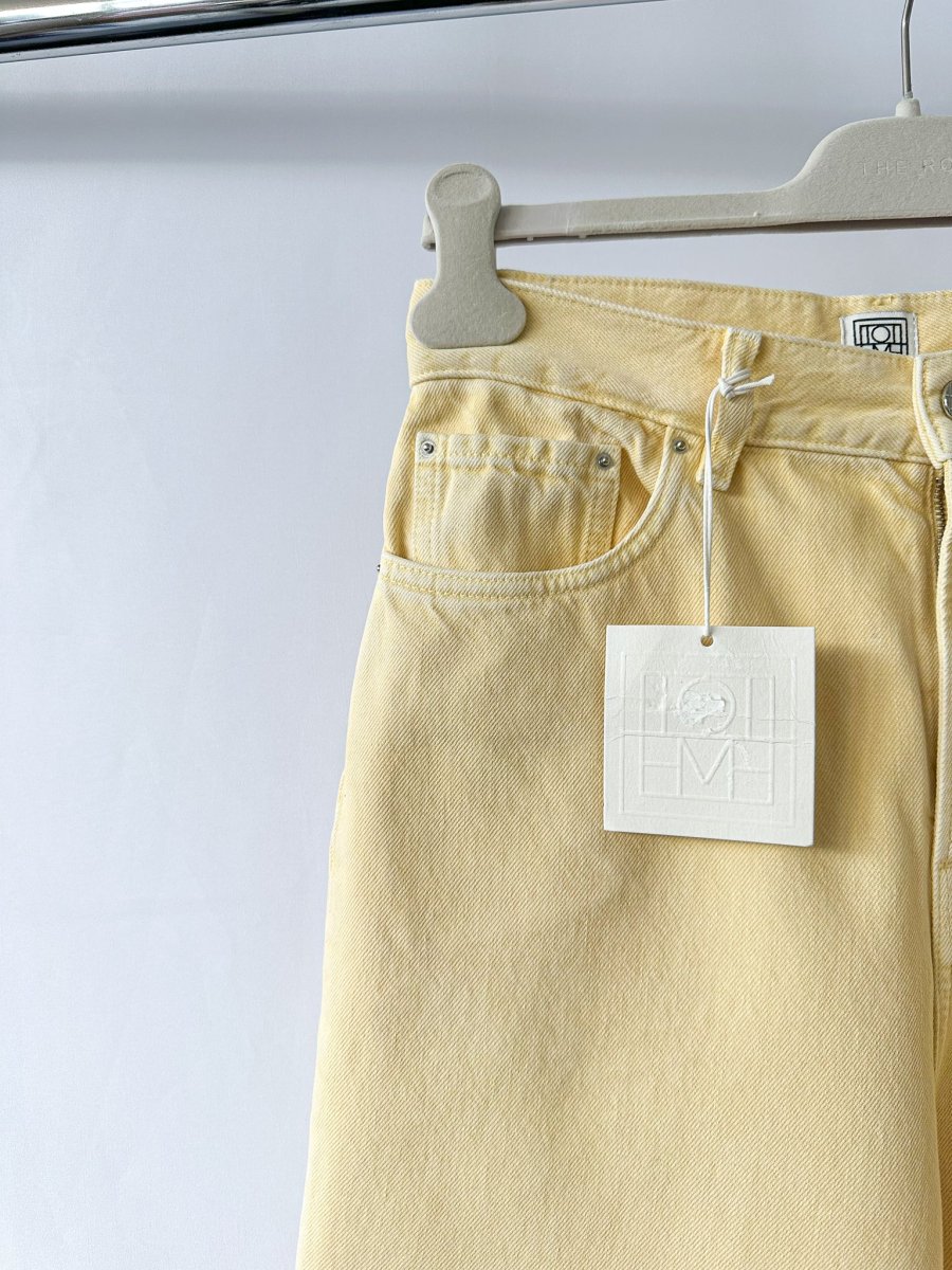 Toteme Yellow Tapered Leg Organic Cotton Denim Jeans - Imagen 4