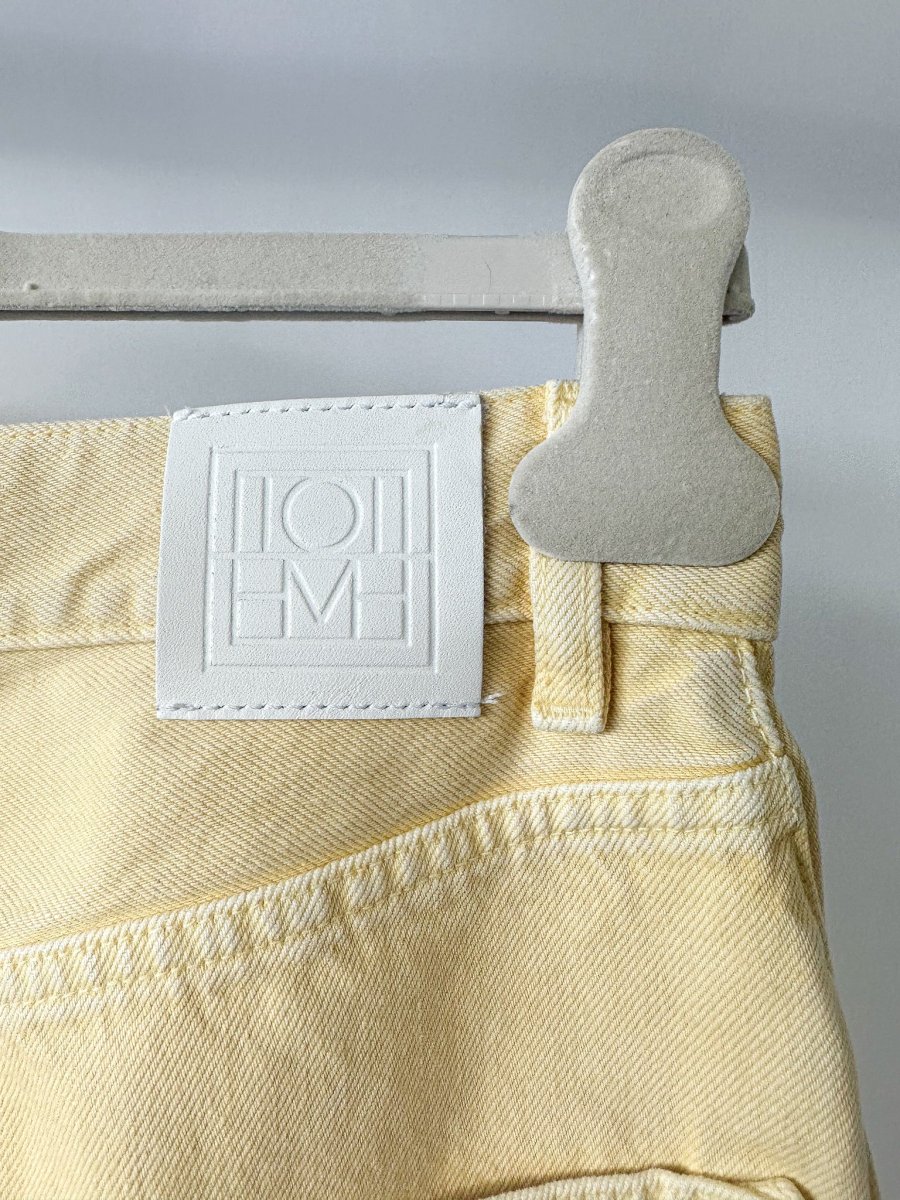 Toteme Yellow Tapered Leg Organic Cotton Denim Jeans - Imagen 6
