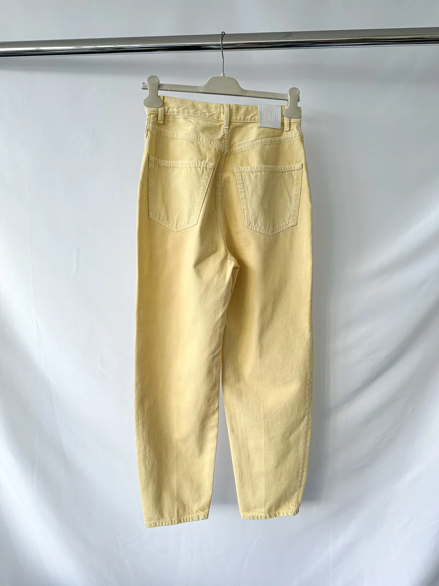 Toteme Yellow Tapered Leg Organic Cotton Denim Jeans - Imagen 7