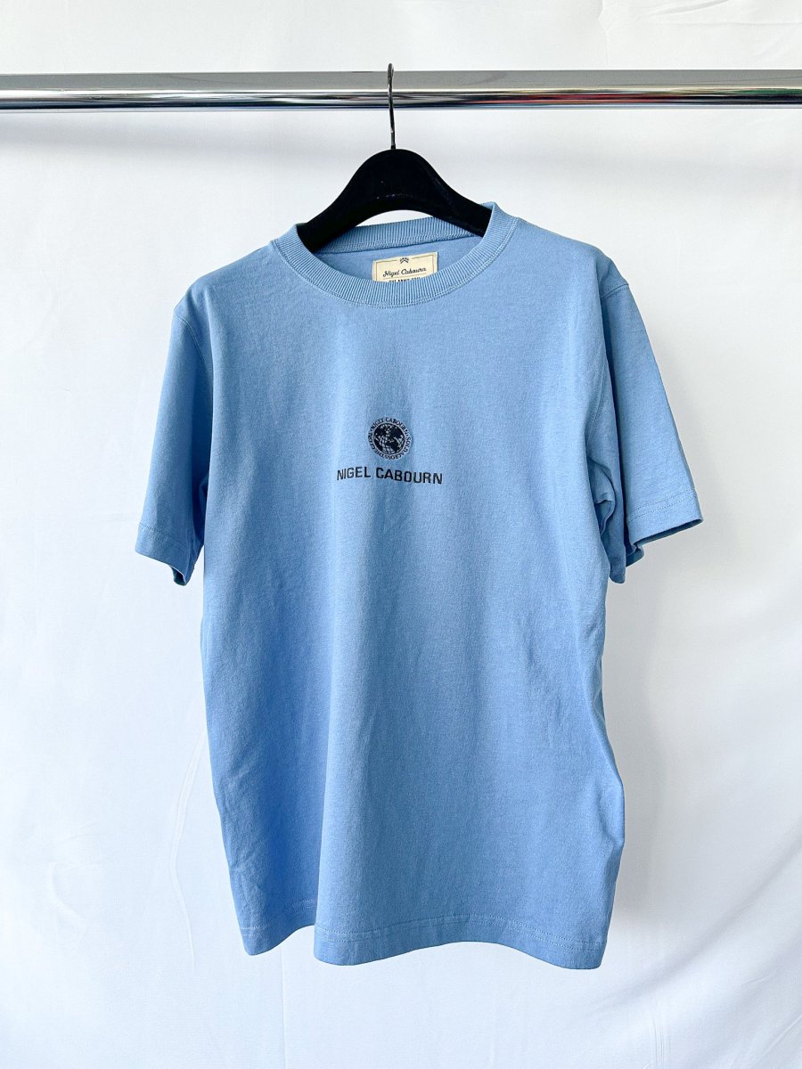Nigel Cabourn Blue Globe Logo Embroider Spellout Tee - Imagen 2
