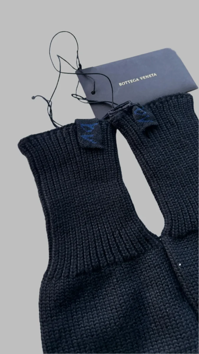 Bottega Veneta Black Wool men's Gloves - Imagen 3
