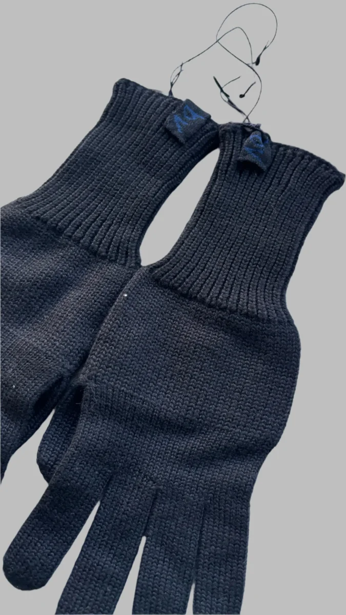 Bottega Veneta Black Wool men's Gloves - Imagen 4