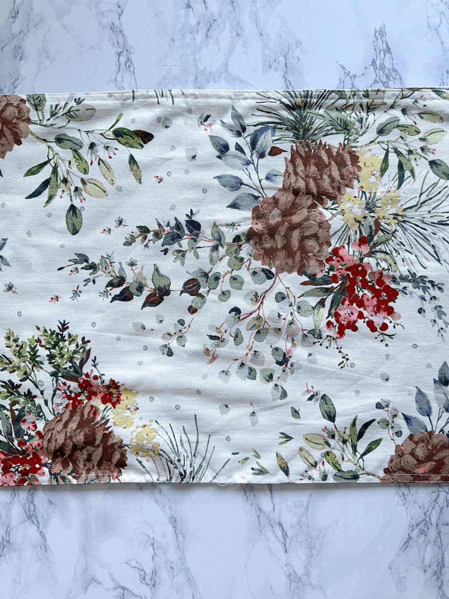 Lauren Ralph Lauren Festive Pine Cone Winter Christmas Tablerunner - Imagen 7