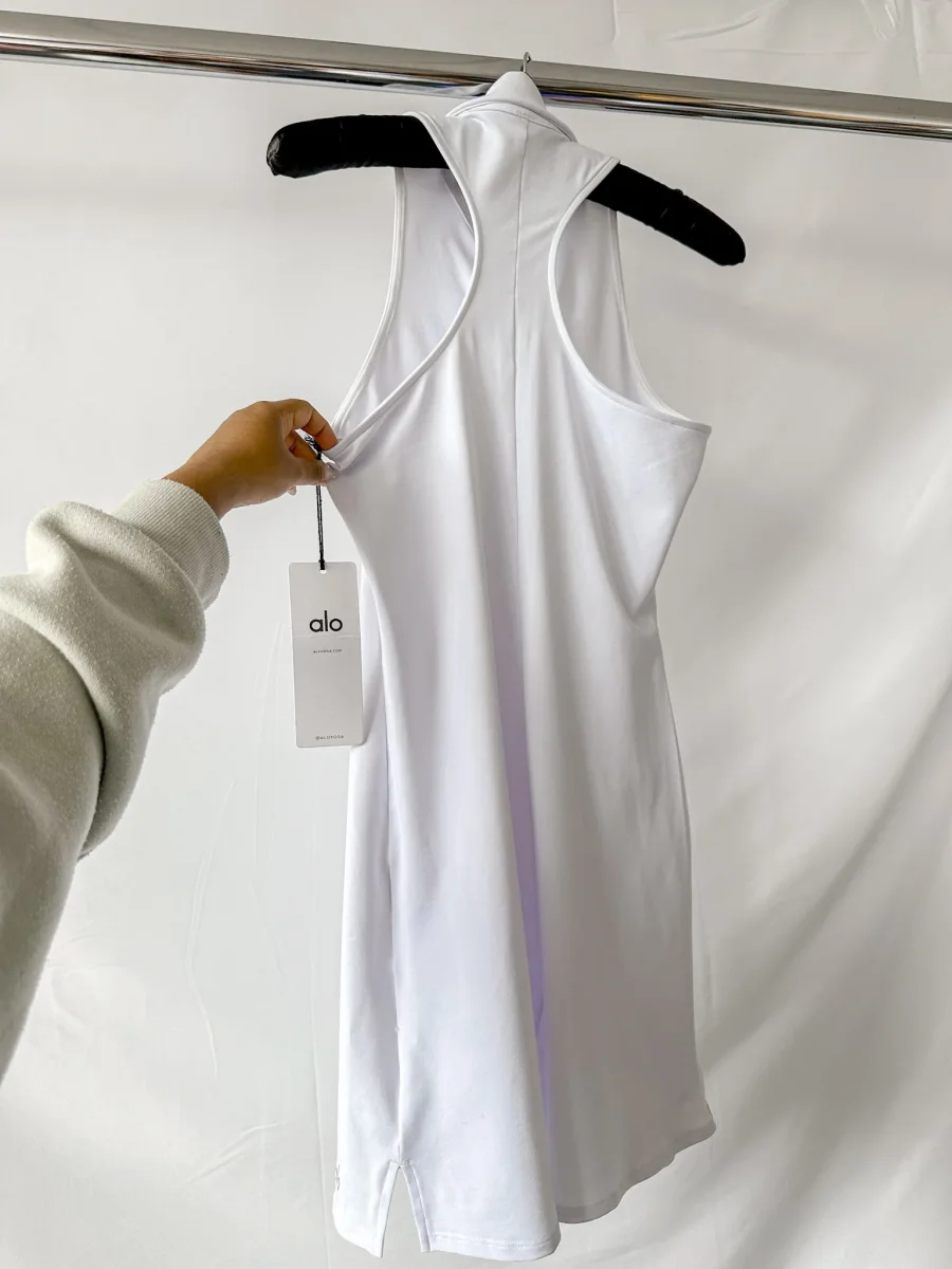 Alo Yoga Charmed White Logo Collared Tennis Dress - Imagen 8