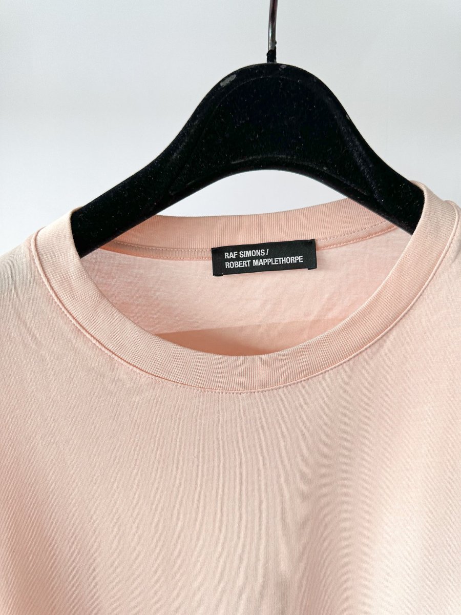 Raf Simons x Robert Mapplethorpe Pink Photograph Back T-Shirt - Imagen 4