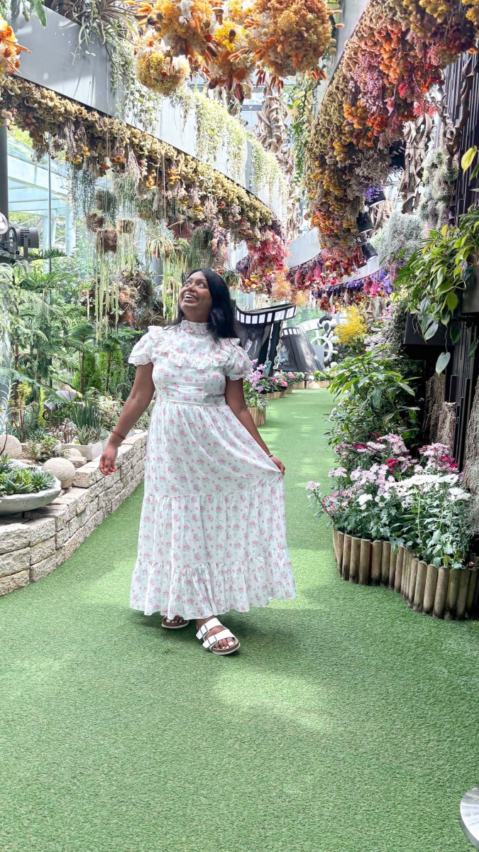 Amy Jane London Ditsy Floral Prairie High Neck Maxi Dress - Imagen 6