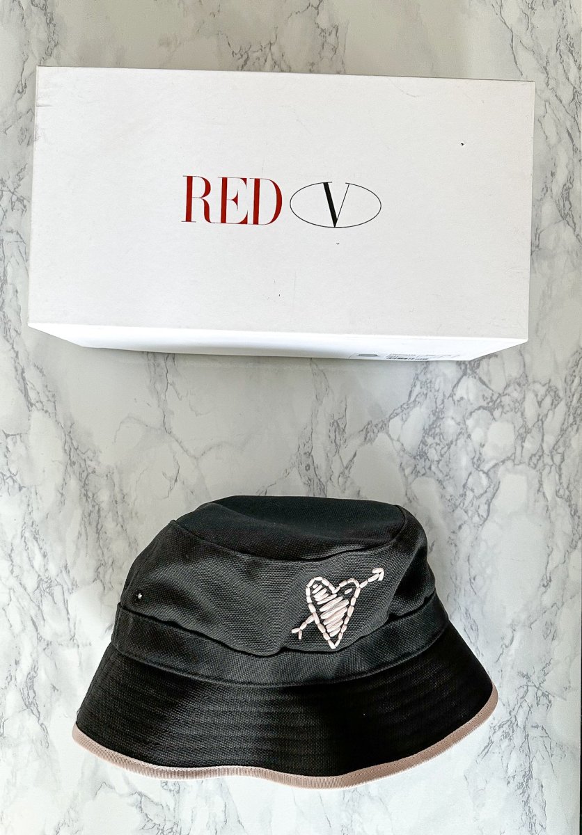 Valentino Black Love Heart Bucket Hat - Imagen 2