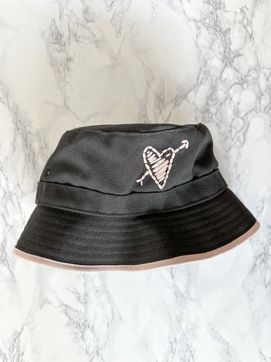 Valentino Black Love Heart Bucket Hat - Imagen 3