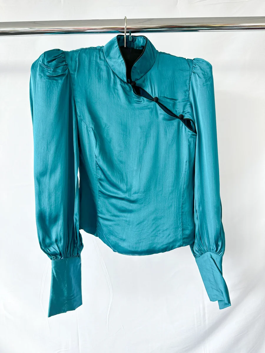 De La Vali Blue Satin Mandarin Collar Pachino Blouse - Imagen 5