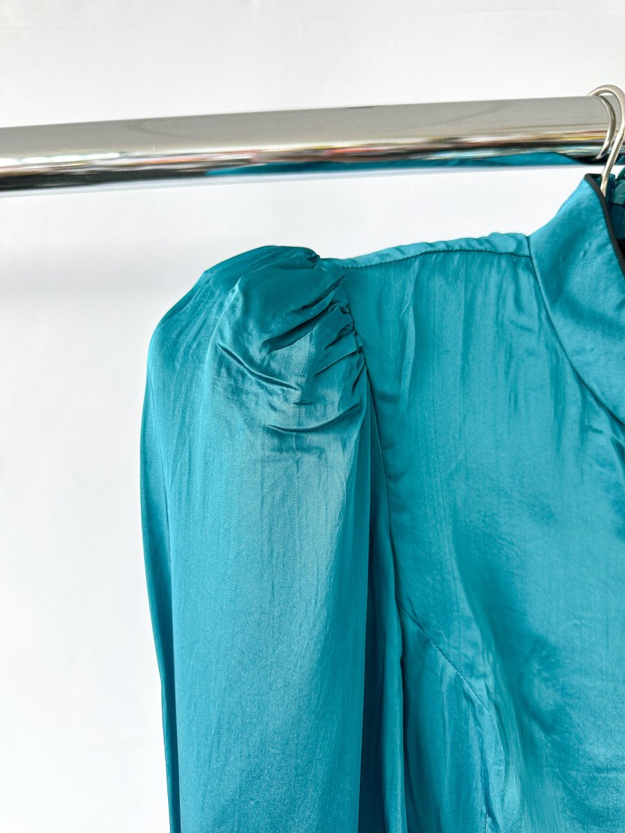 De La Vali Blue Satin Mandarin Collar Pachino Blouse - Imagen 7