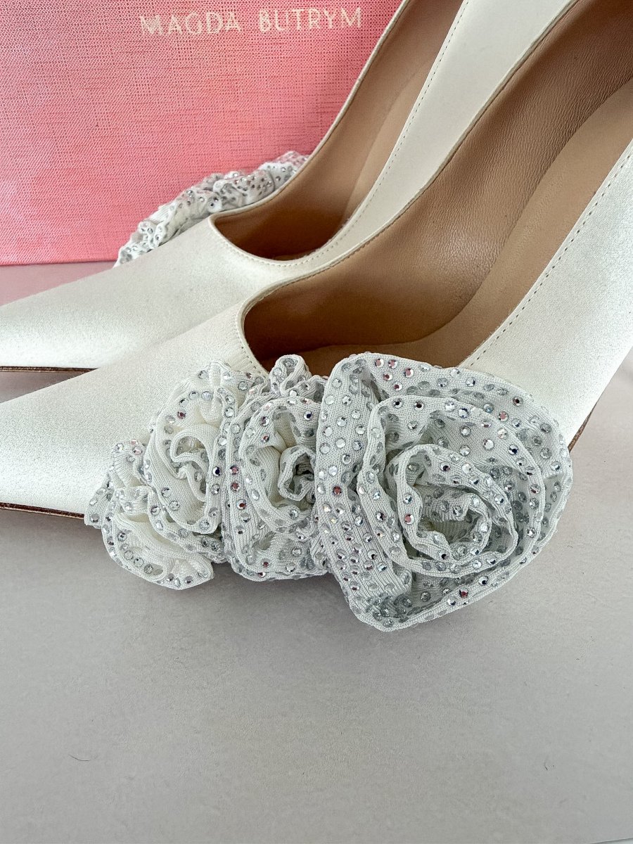 Magda Butrym White Crystal Embellished Satin Pumps - Imagen 8