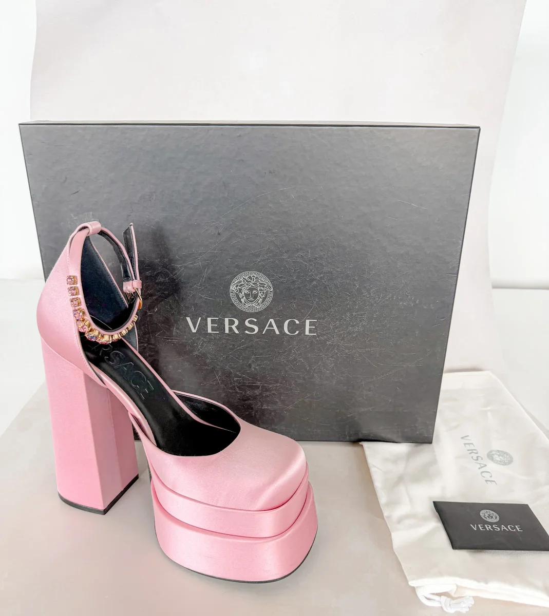 Versace Medusa Aevitas Satin Platform Pink Pumps - Imagen 5