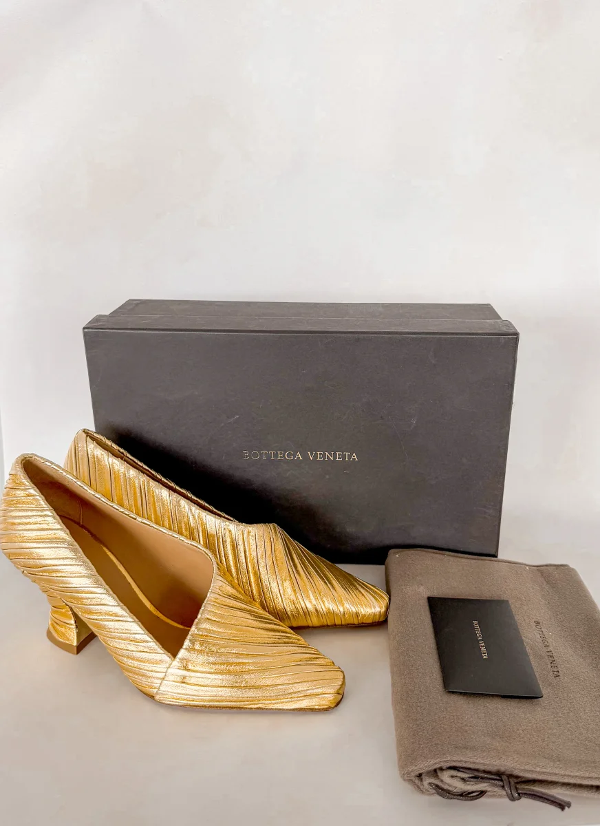 Bottega Veneta Gold Pleated Nappa Leather Pumps - Imagen 4