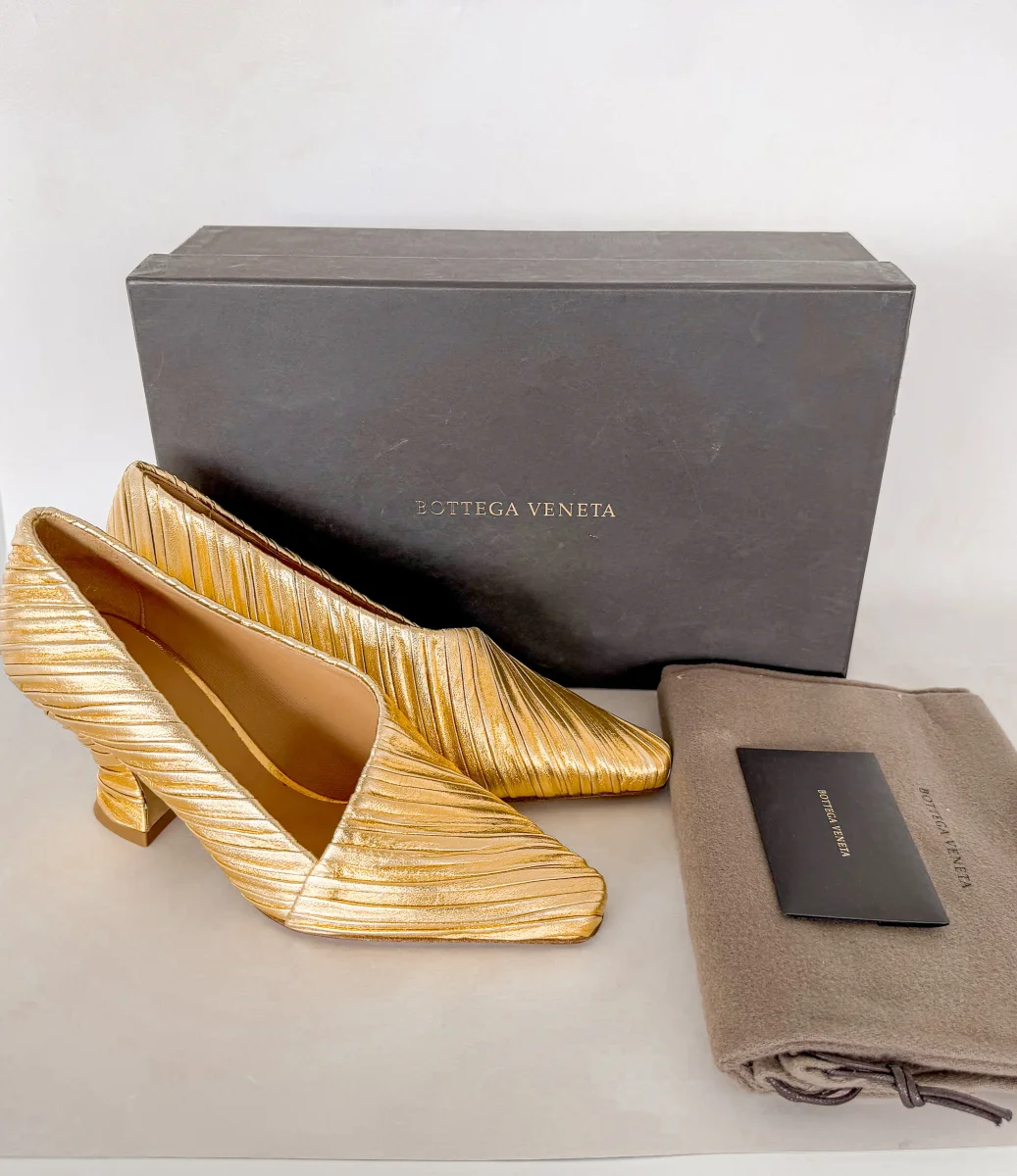 Bottega Veneta Gold Pleated Nappa Leather Pumps - Imagen 5