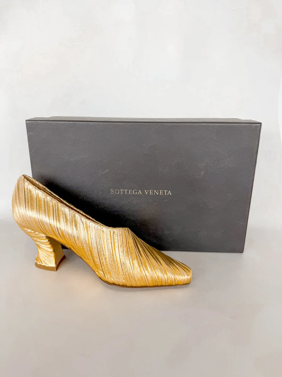 Bottega Veneta Gold Pleated Nappa Leather Pumps - Imagen 6