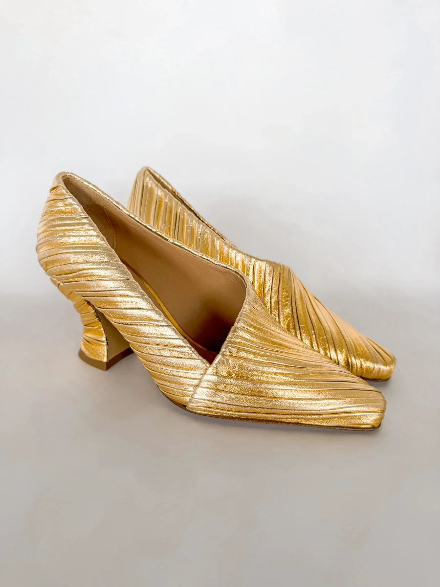 Bottega Veneta Gold Pleated Nappa Leather Pumps - Imagen 3